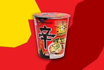 Nongshim Shin Ramen Extra pálivá instantní polévka v kelímku, 68 g